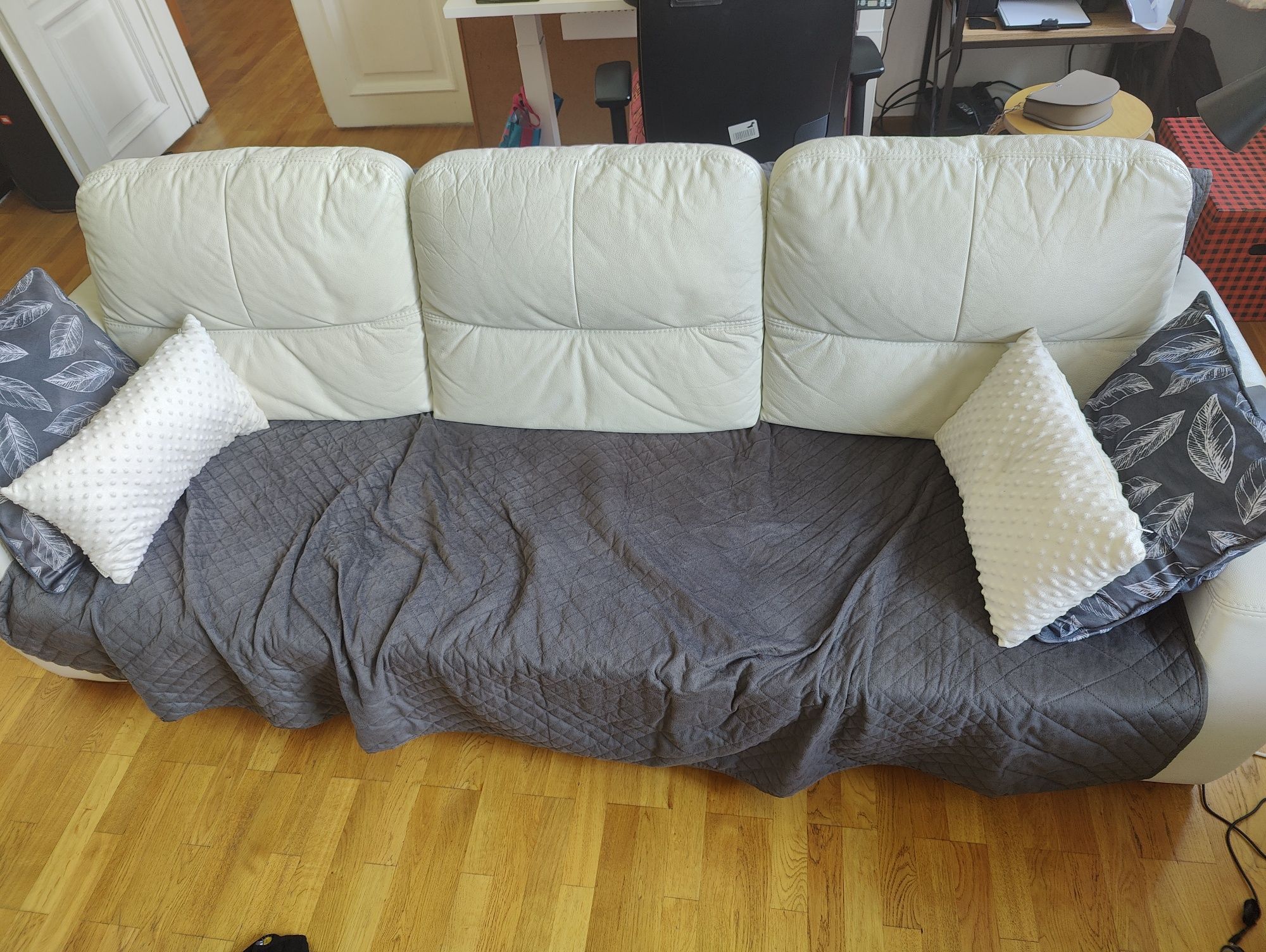 YUKA zestaw Agata Meble: sofa, fotel, 2 pufy