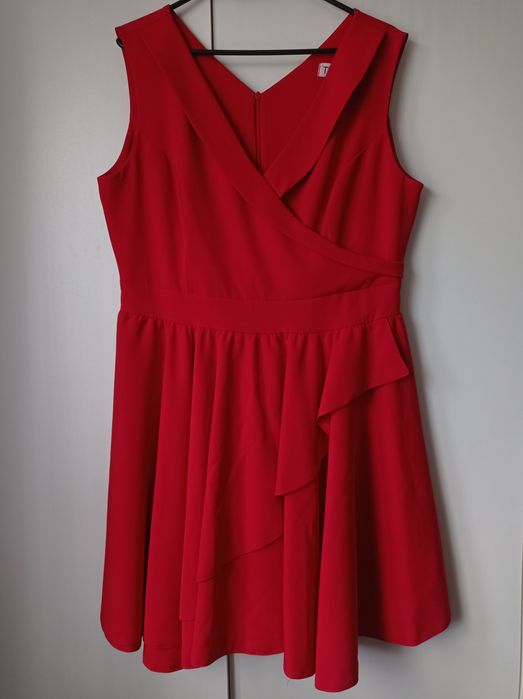 Czerwona rozkloszowana sukienka 42/44