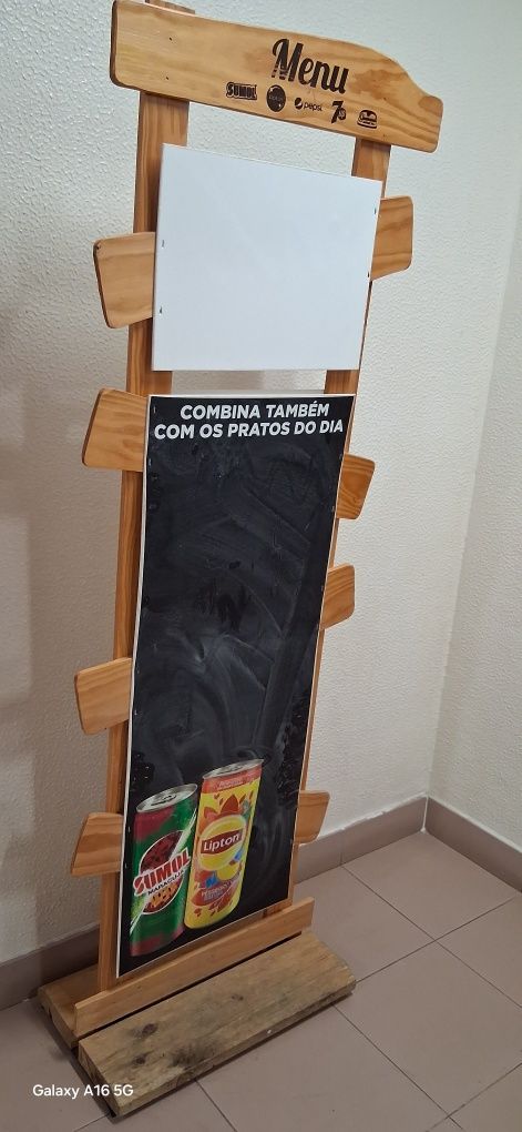 Suporte/Porta Menus Vertical de Chão - SALDOS