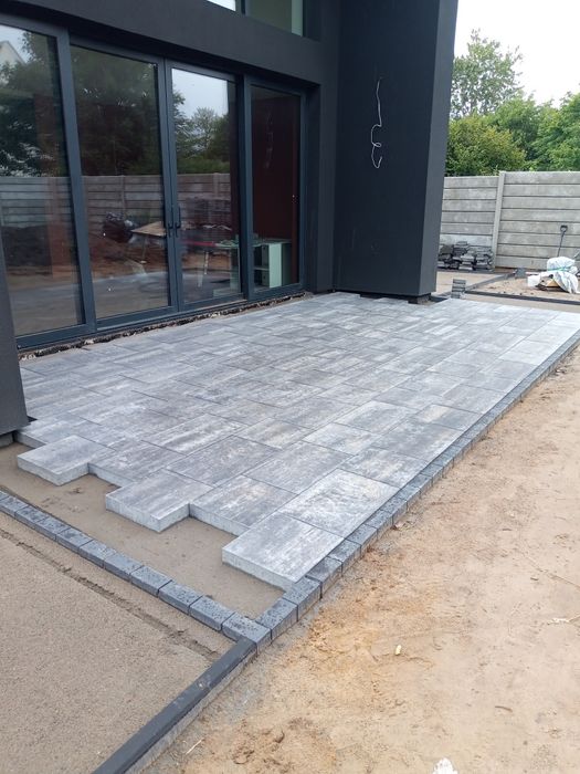 Profesjonalne układanie kostki brukowej. Budowa domków letniskowych.