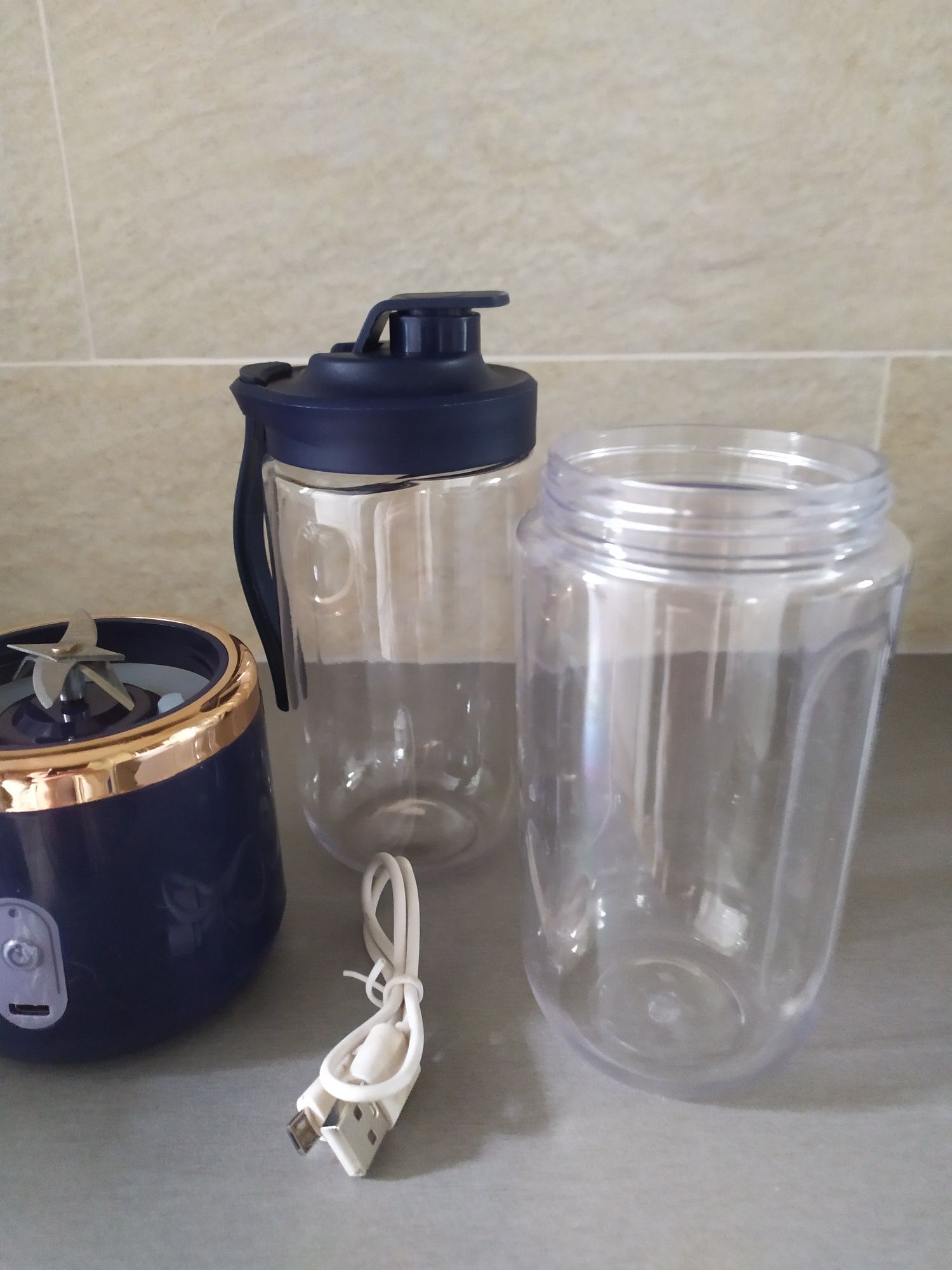 Blender mikser do smoothe na USB + dodatkowy kubek z zamknięciem