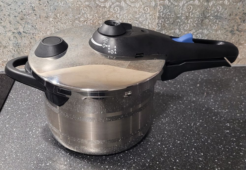 Sprzedam szybkowar, garnek ciśnieniowy