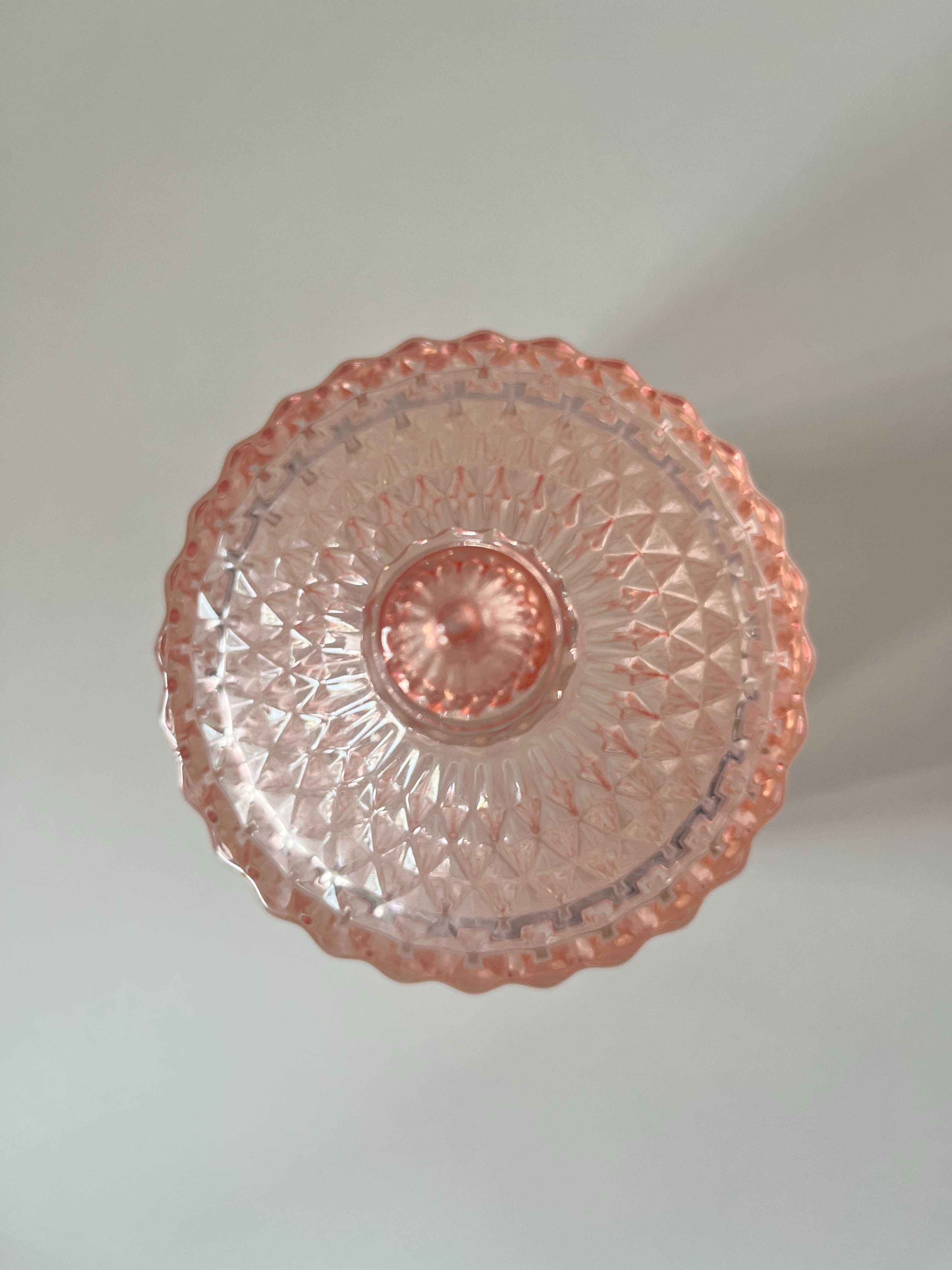 Elegancki pojemnik na cukierki - bombonierka
