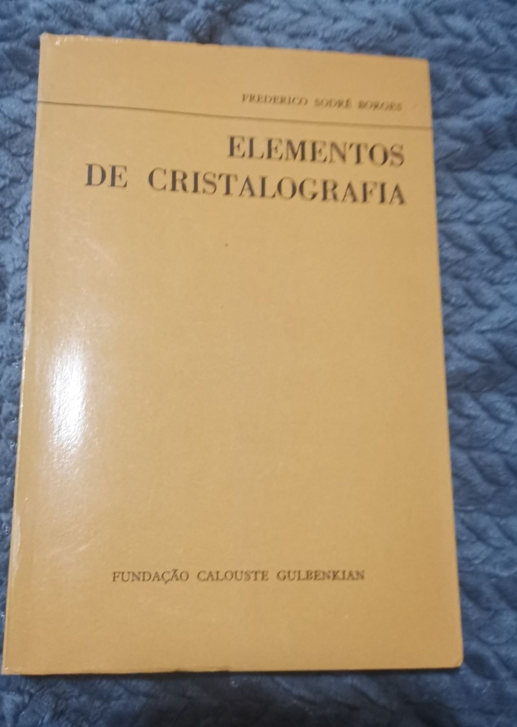 Livro universitário "Elementos de cristalografia"