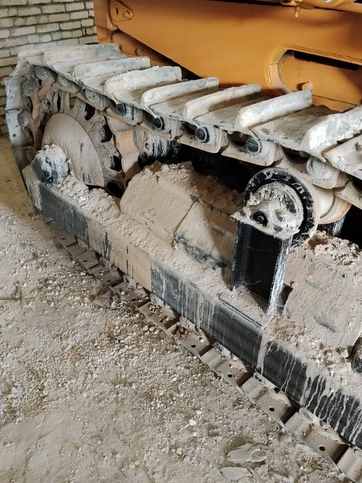 Трактор т-130 фронтальний навантажувач