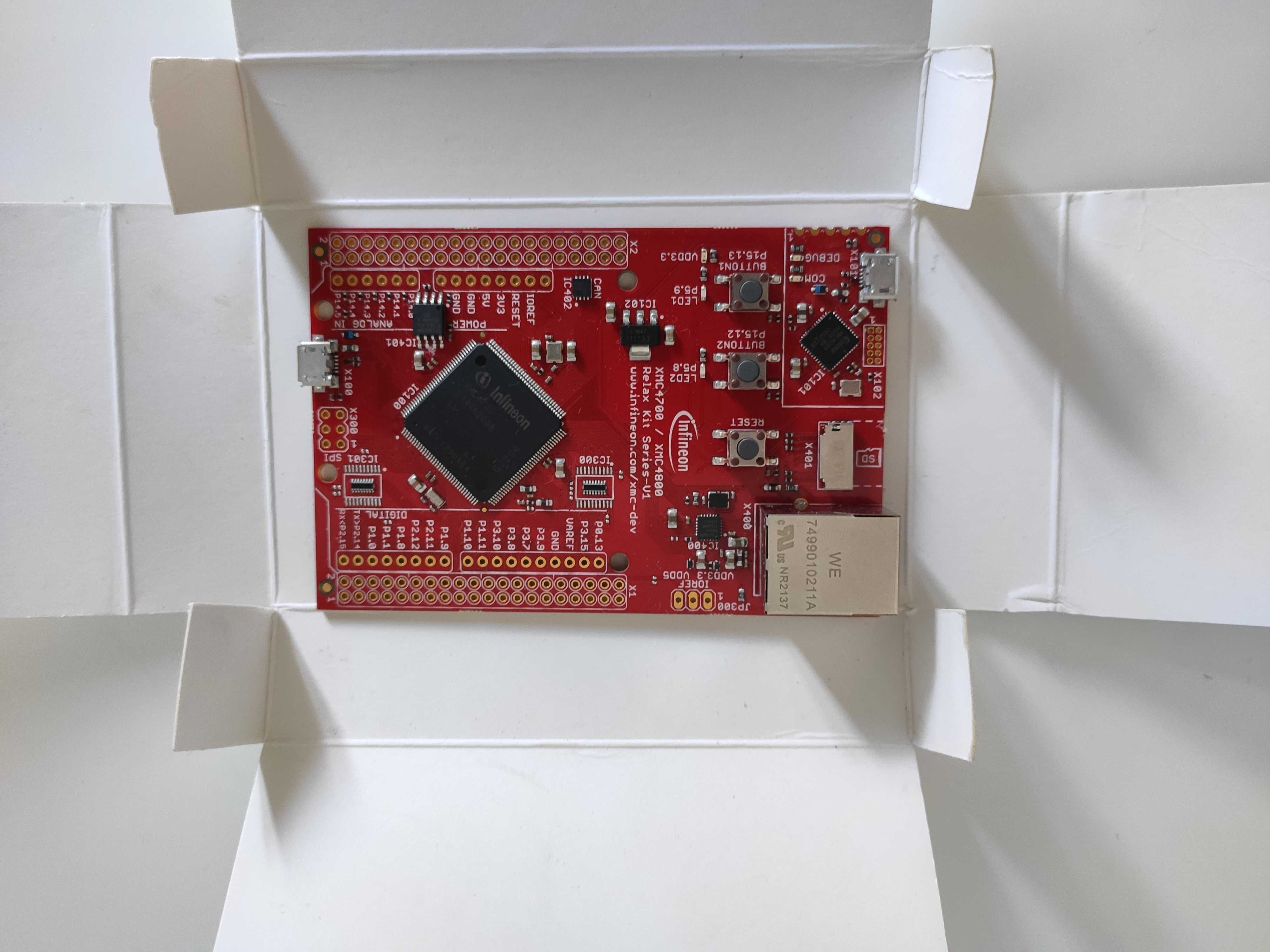 Microcontrolador Infineon XMC4700 Relax Kit