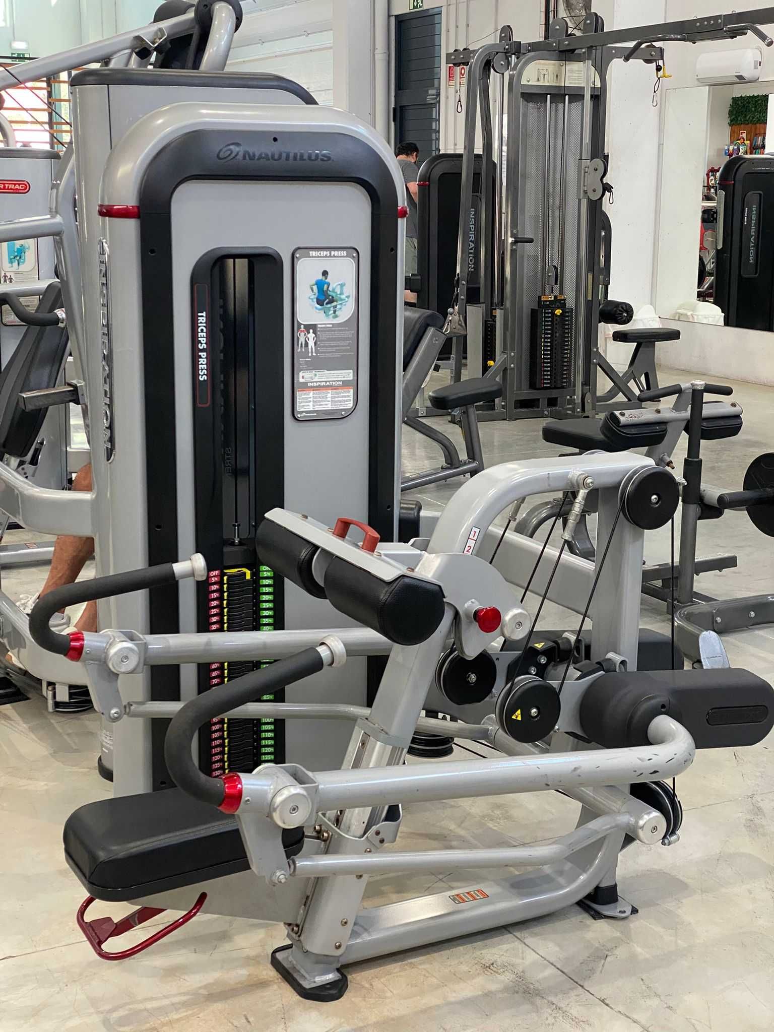 Máquina Tríceps Press da Nautilus – Linha Inspiration