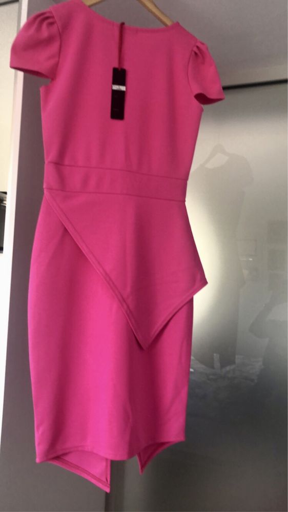 Różowa ołówkowa sukienka MIdi