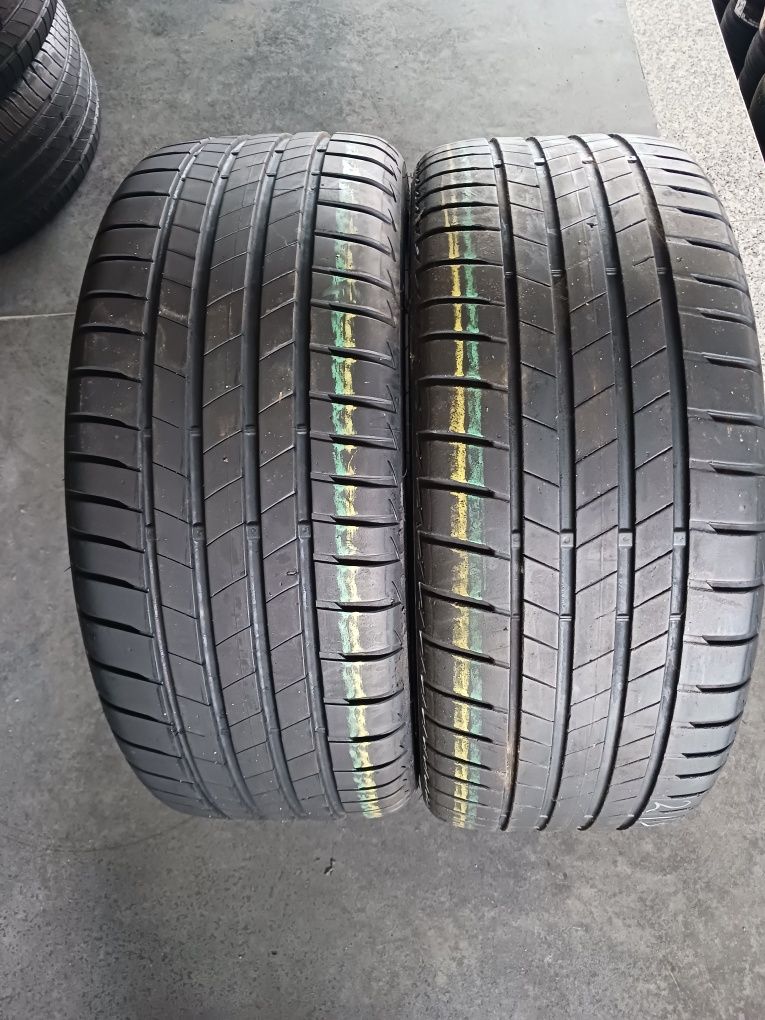 Vendo pneus semi-novos 215/45/17 Bridgestone