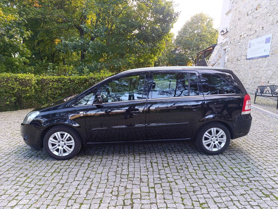 Opel Zafira 1.8 Benzyna Zadbany Bezwypadkowy w Bardzo Dobrym Stanie