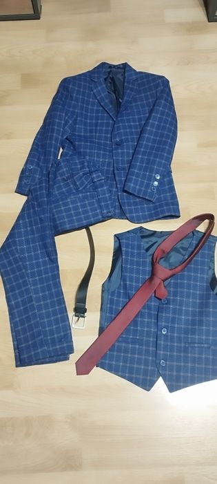 Elegancki garnitur chłopięcy 3 częściowy+krawat i pasek