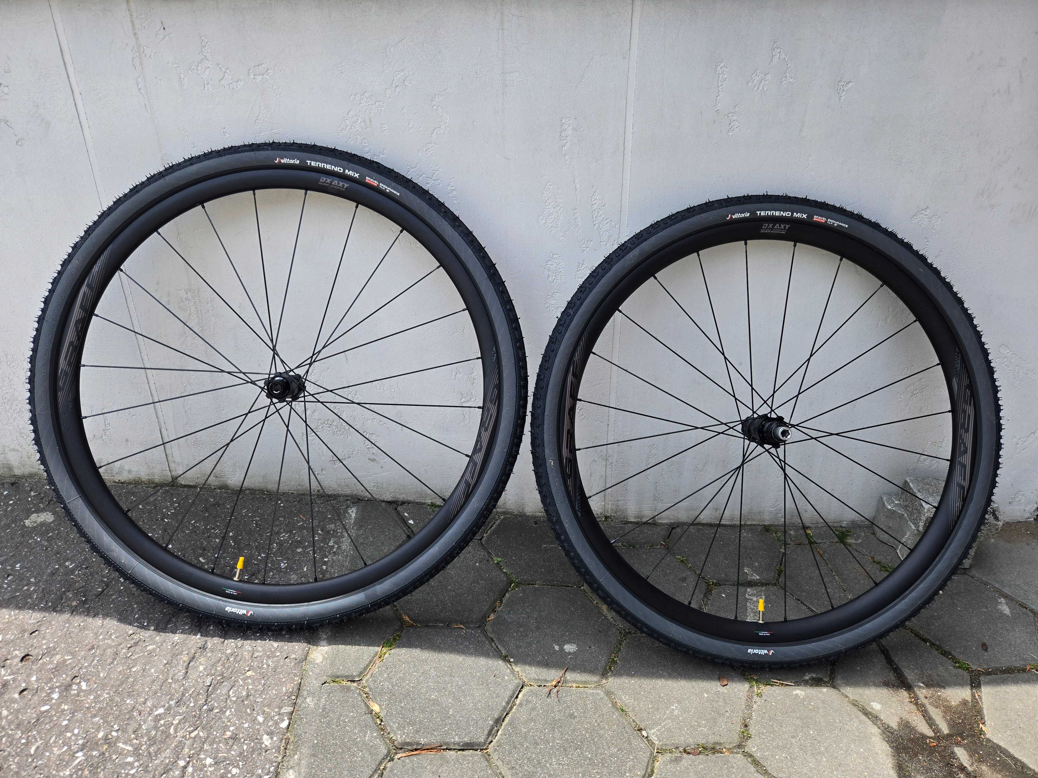 nowe koła gravel Wilier Graff z nowymi oponami Vittoria