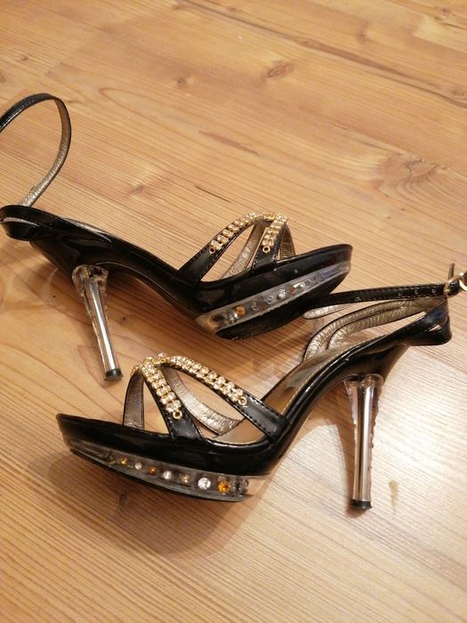 Szpilki na platformie 36