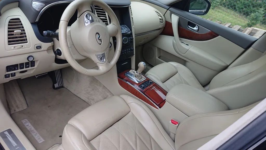 Infiniti QX70 5.0 prins