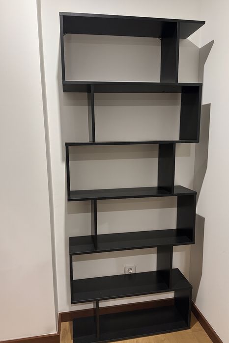Estante preta/livraria