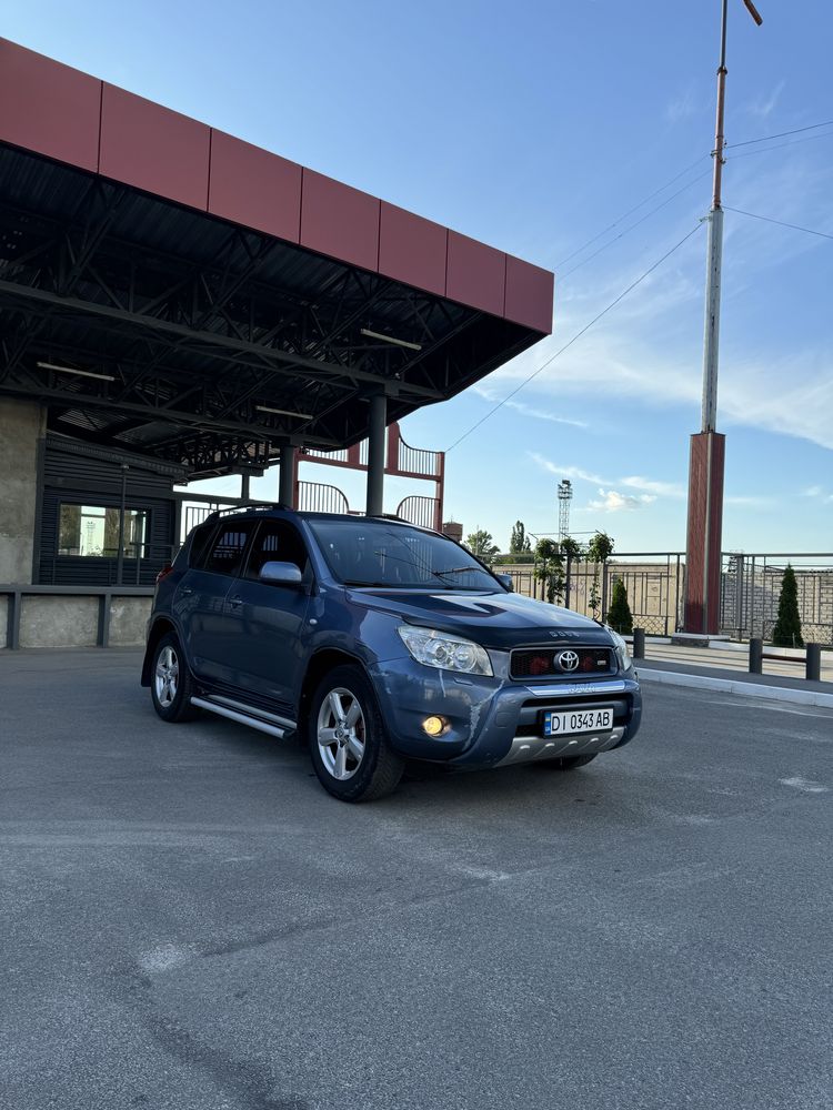 Продам свой авто Toyota Rav 4 полный привод, автомат!
