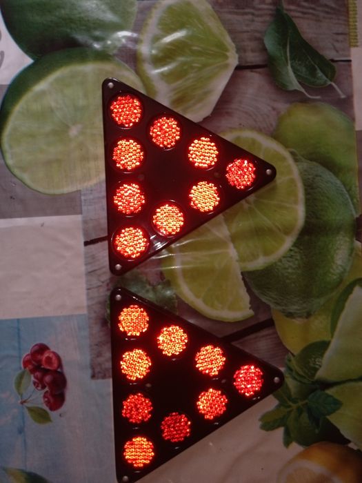 Светоотражатели новые в железном корпусе