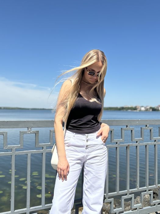 Джинси білі 36.