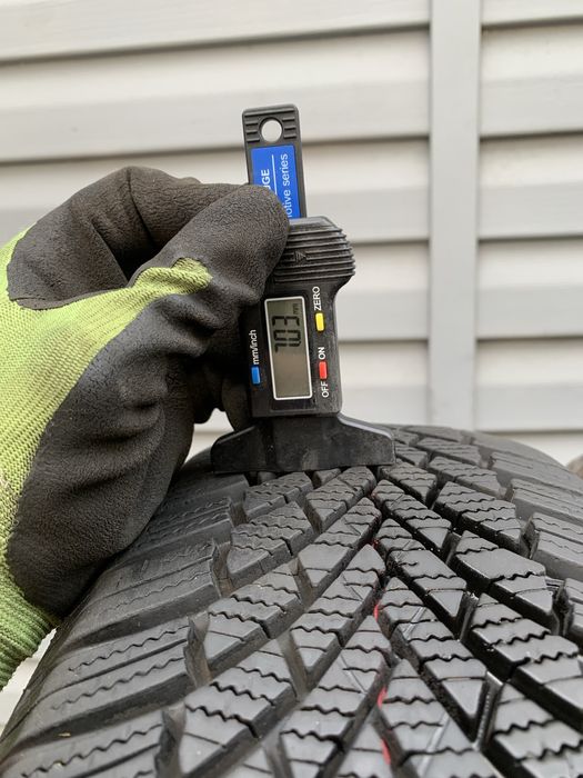 Пара зимових шин Bridgestone 185/65 R15 Blizzak LM005