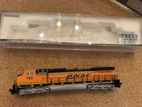 Kato GE ES44AC „Gevo” BNSF 703 – skala N Piko
