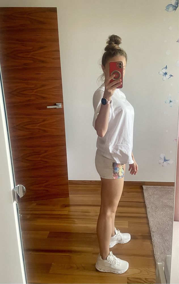 Kolorowe krótkie spodenki marki Calzedonia
