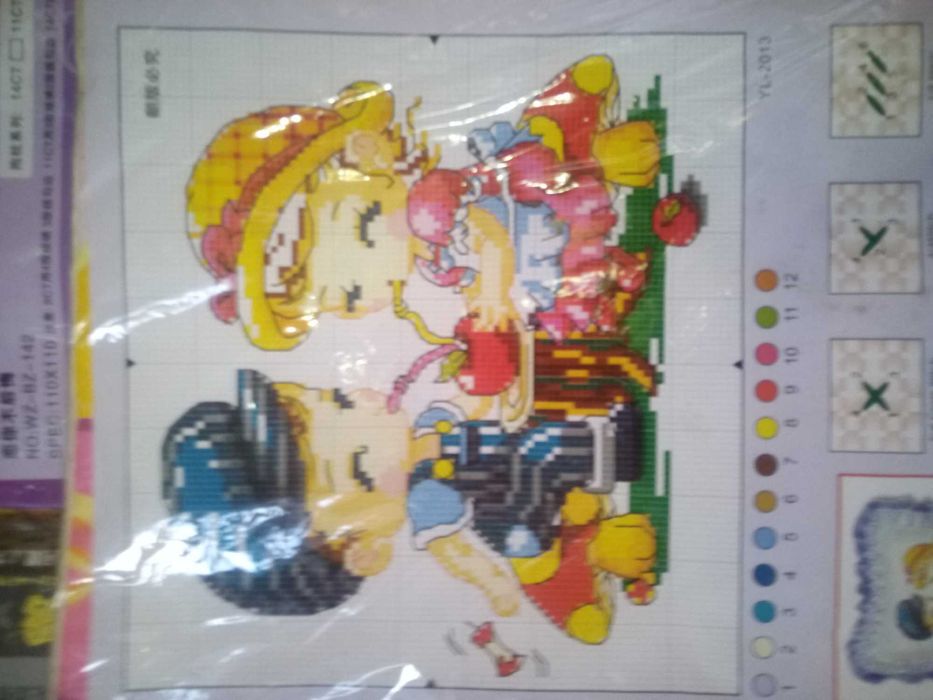 Повні набори по вишивкє хрестом диваних подушек