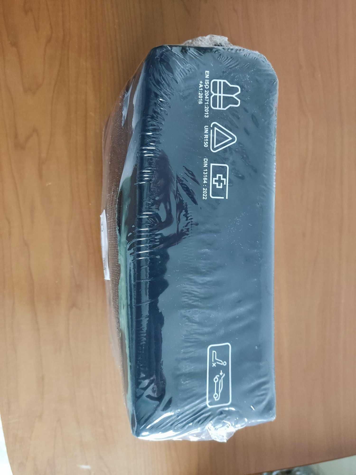 Kit segurança Cupra (Colete + Triângulo + kit primeiros socorros)