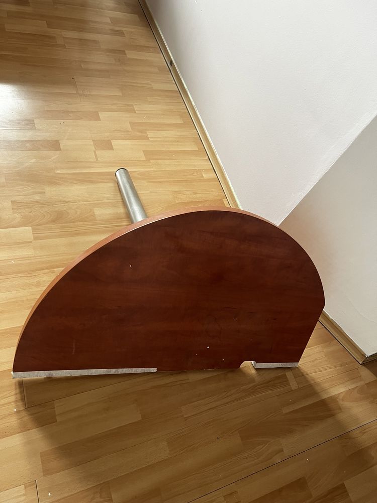 Stolik, półka na jednej nodze