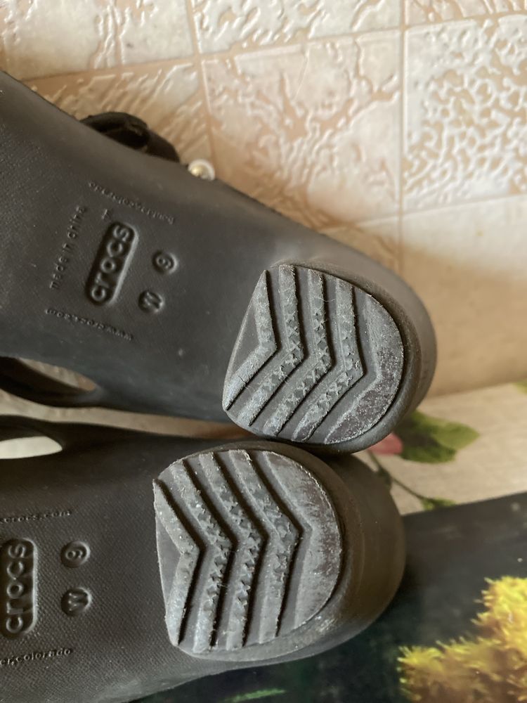 Босоножки на устойчевом каблуке crocs Б/У