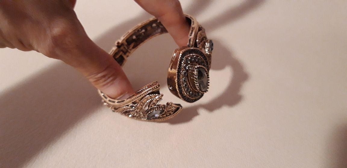 Lindíssima pulseira estilo turco vintage com brilhantes cinza - NOVA