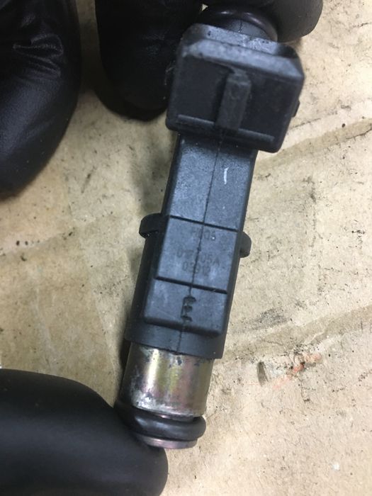 Форсунка Citroen XSARA Picasso C5 C8 \ Peugeot 307 406 1.8 2.0 БЕНЗИН.