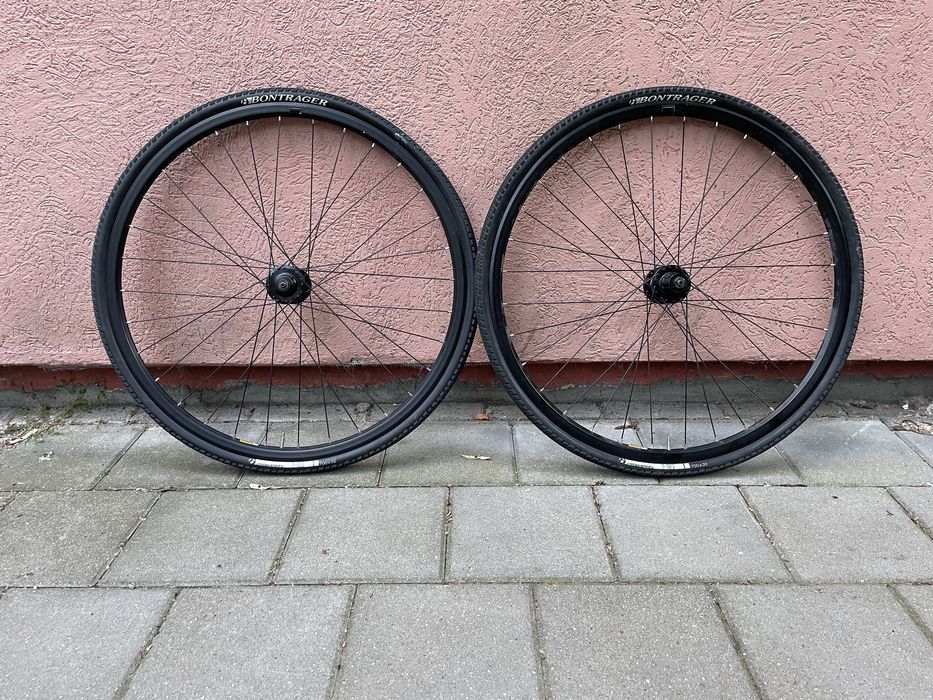 Kola Trek Bontrager 28 700x32c łożyska maszynowe