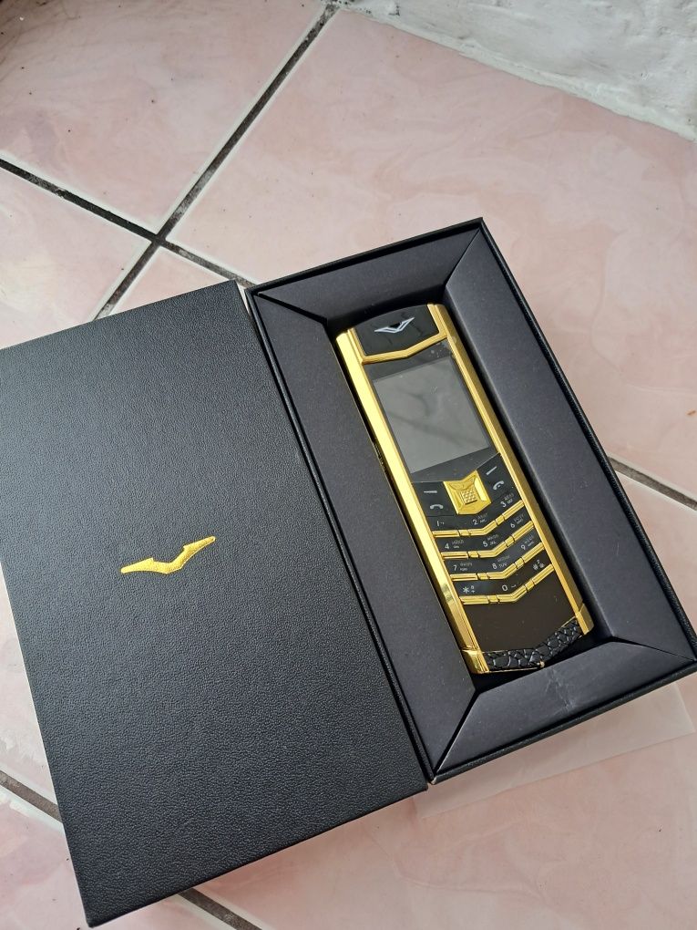 Мобильный кнопочный телефон vertu на 2 sim новый