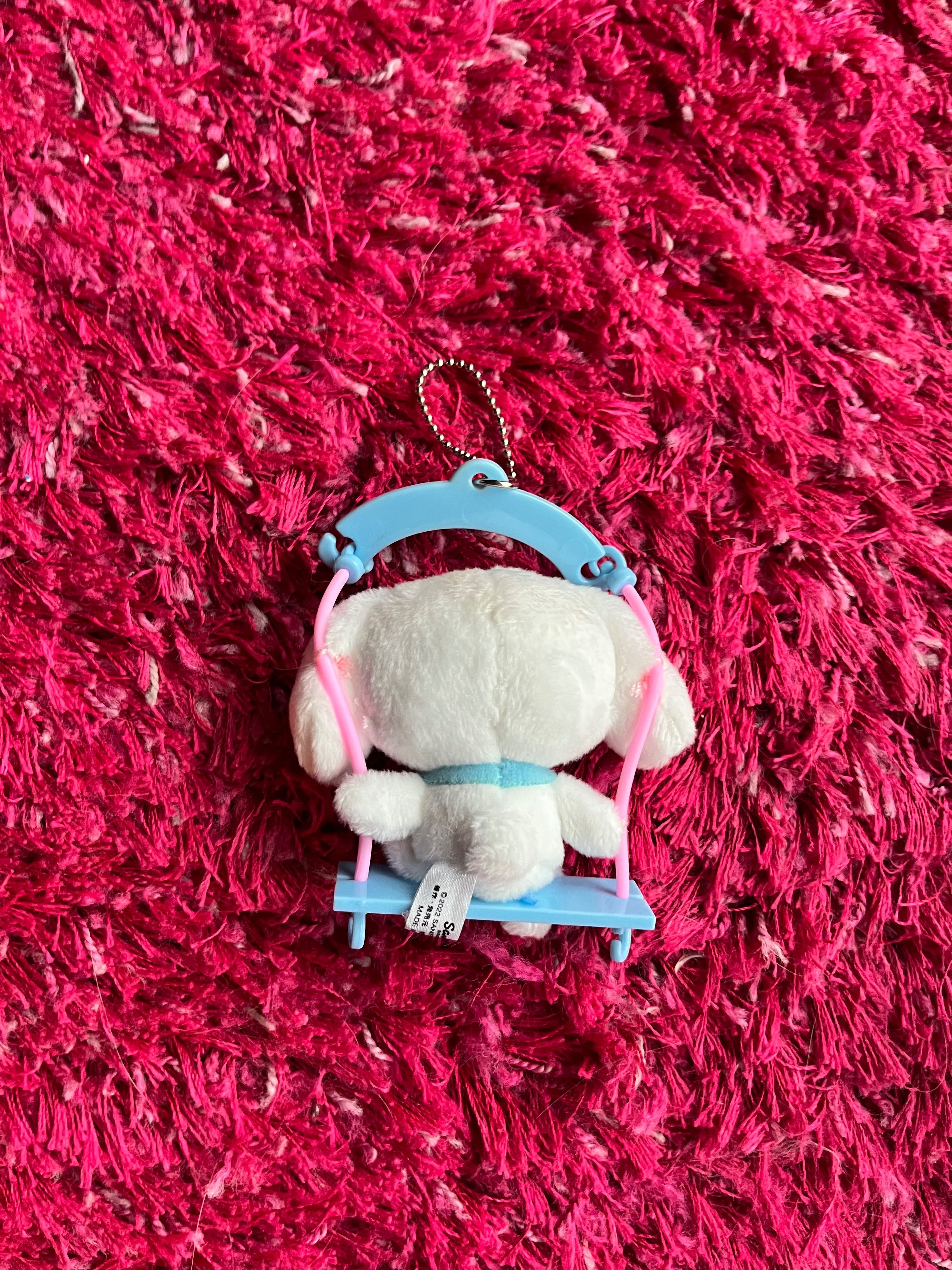 Cinnamoroll Sanrio na huśtawce maskotka pluszak breloczek Hello Kitty