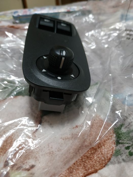 Блок управління дзеркалами та склопідіймачами