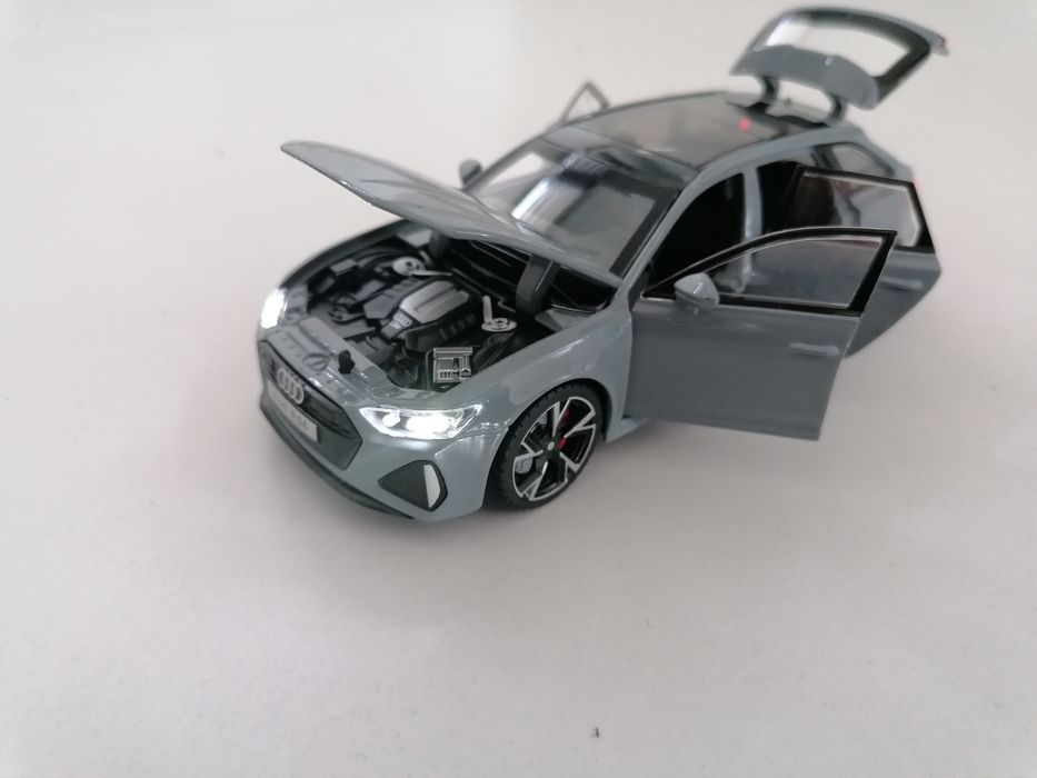 Auto Audi RS6, model 1:32, światła i dźwięk