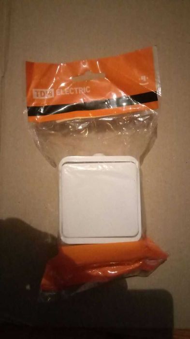 Електричний вимикач одноклавішний