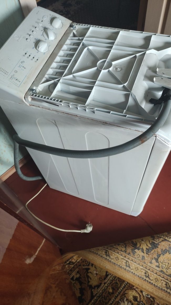 Пральна машинка Indesit Witl 105 (Wisl 105)