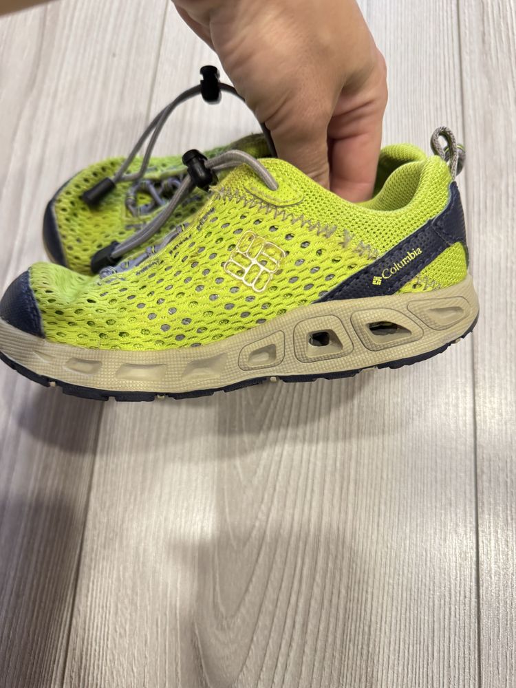 Продам дитячі сітчасті кросівки Columbia 28 розміру