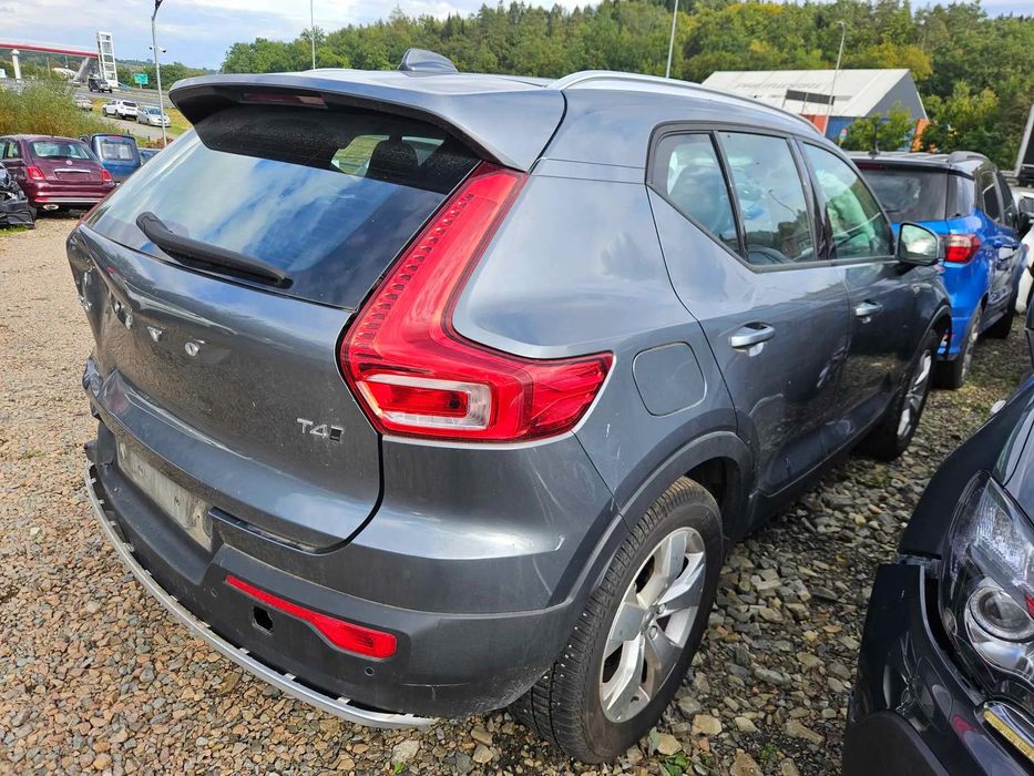 Volvo XC 40 automat 2.0 benzyna 4x4 Francja Uszkodzony