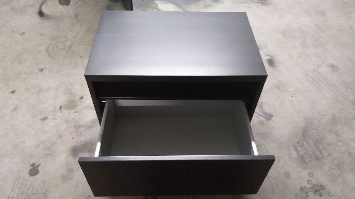 2 moveis de TV com gavetas