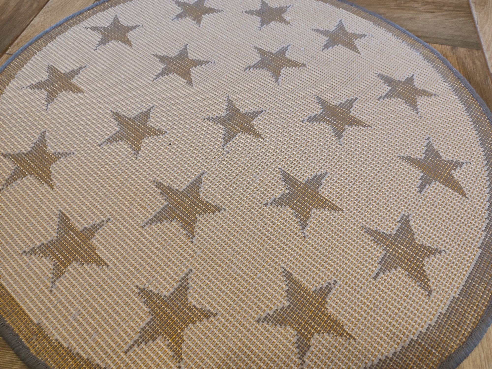Nowy dywan okrągły 80 cm Gwiazdy