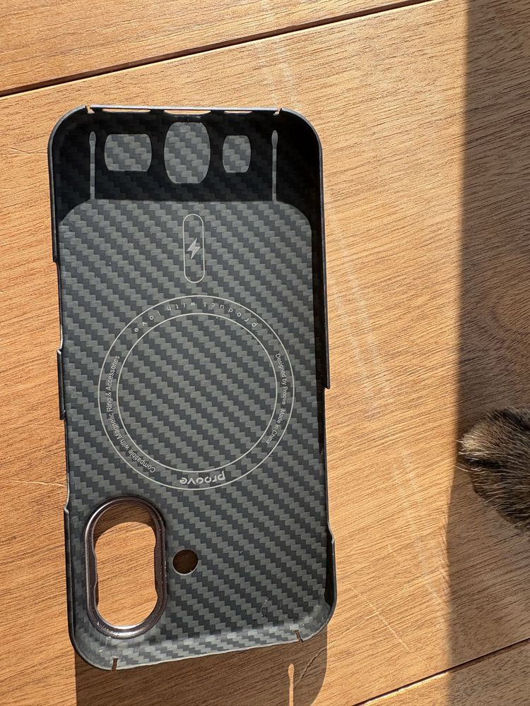 Чехол на iphone 16