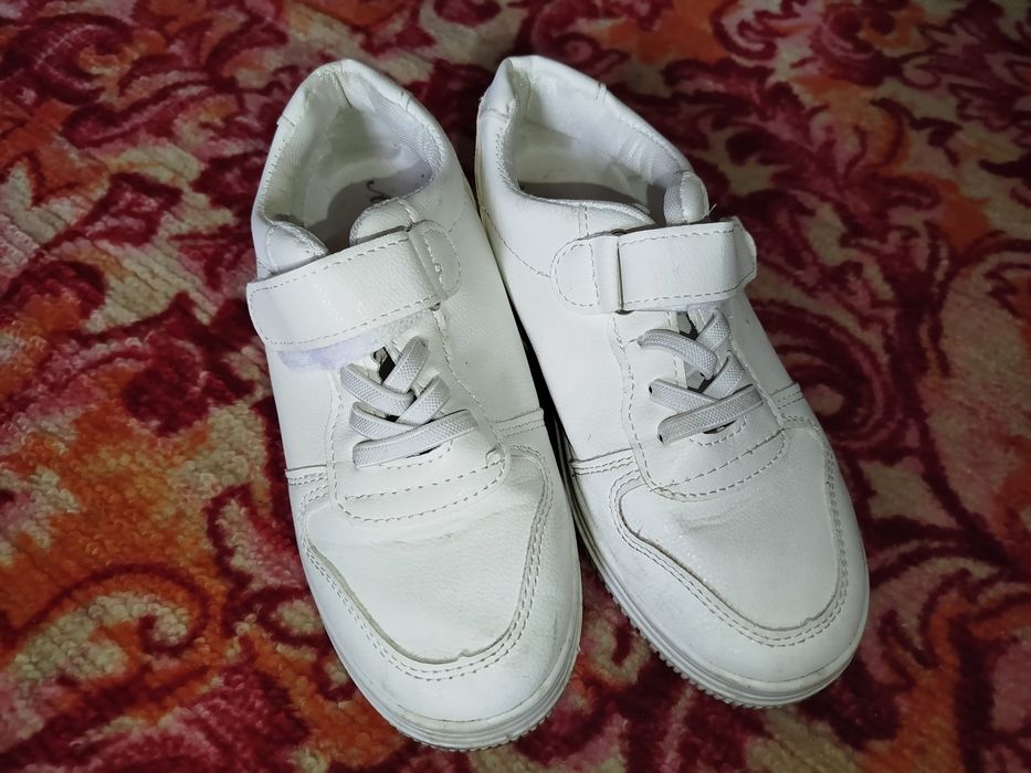 Продам білі кеди