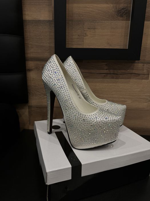 Cyrkoniowe szpilki na platformie Aisha