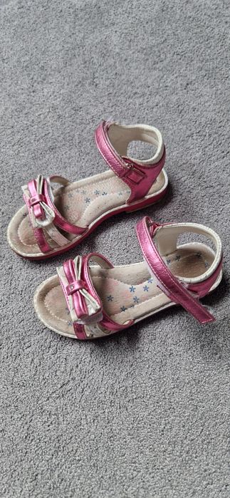 Sandałki dla dziewczynki
