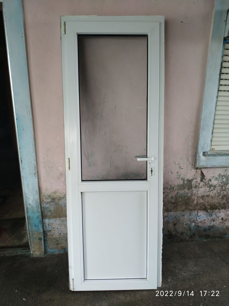 Porta em PVC com vidro duplo