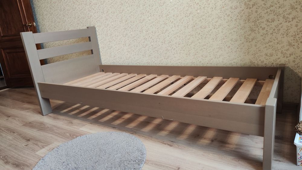 Односпальне ліжко фірми Pufetto