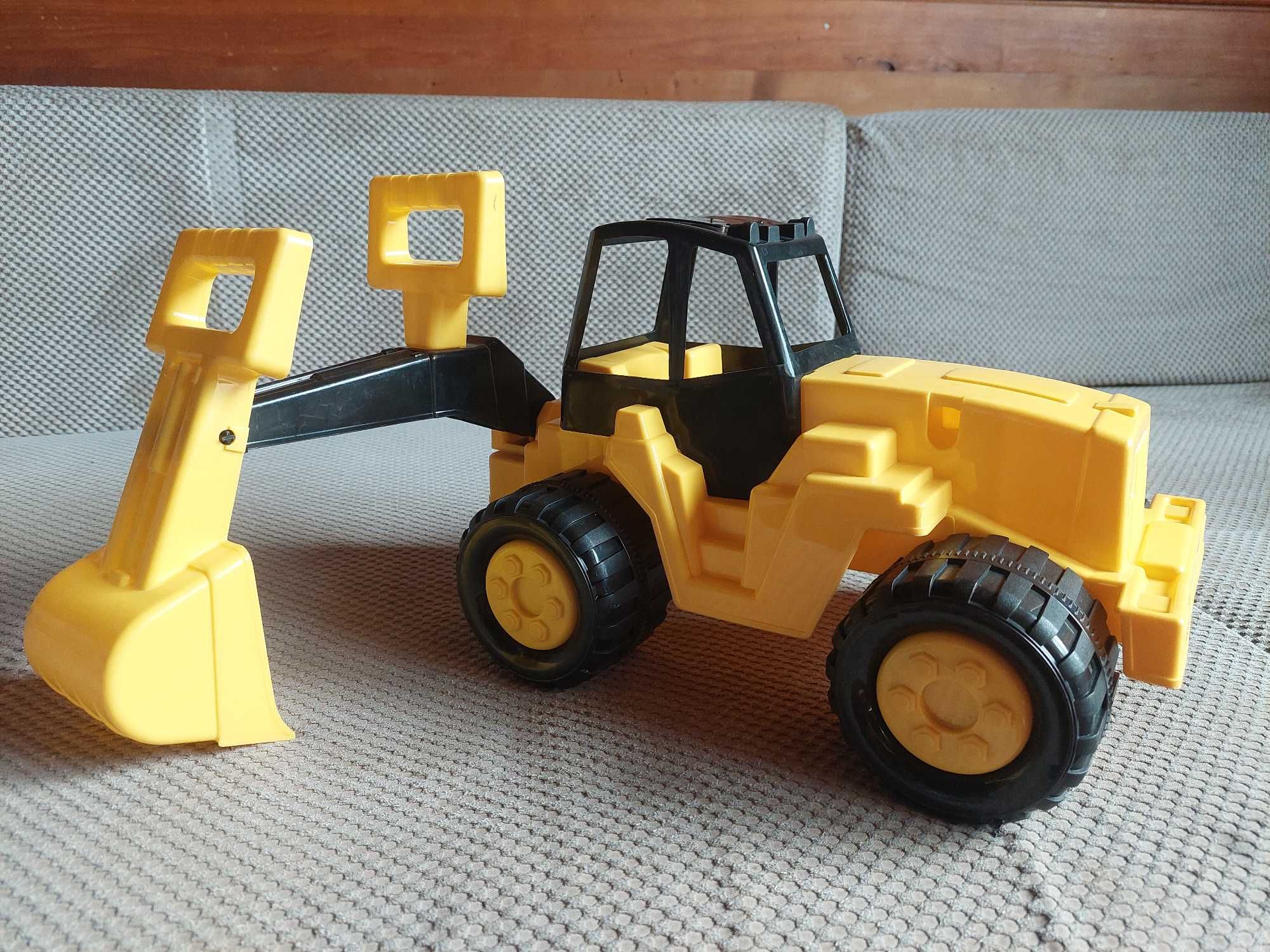 nowy traktor - koparka
