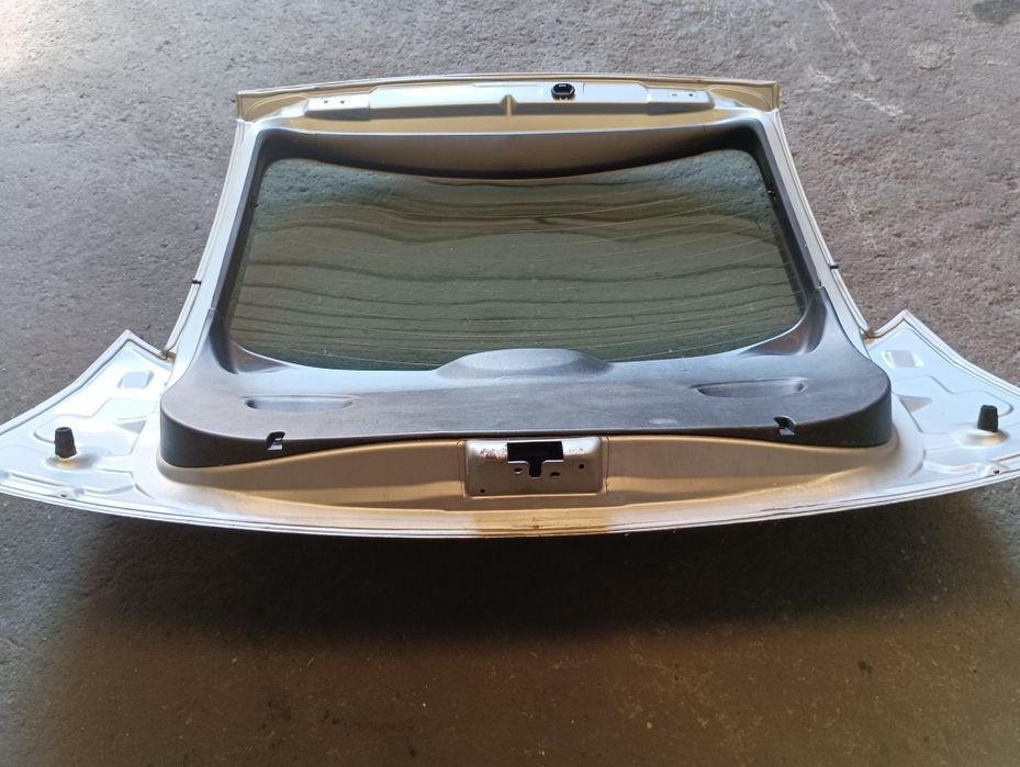 Tampa da mala Ford Focus do ano 2002